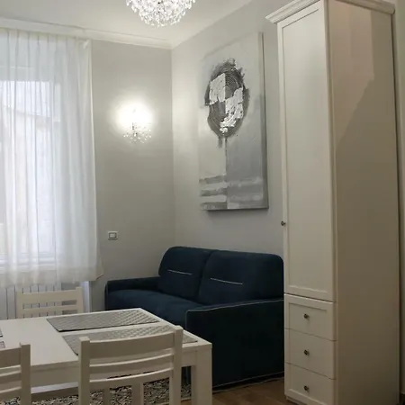 Nunzia Sweet Nápoles